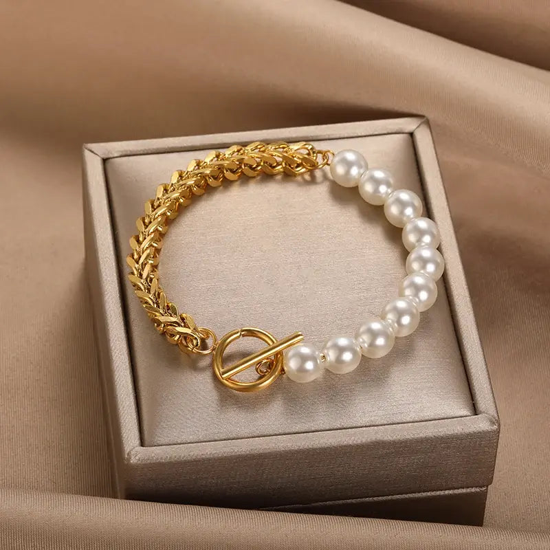 Elegant Gold and Pearl Bracelet 0