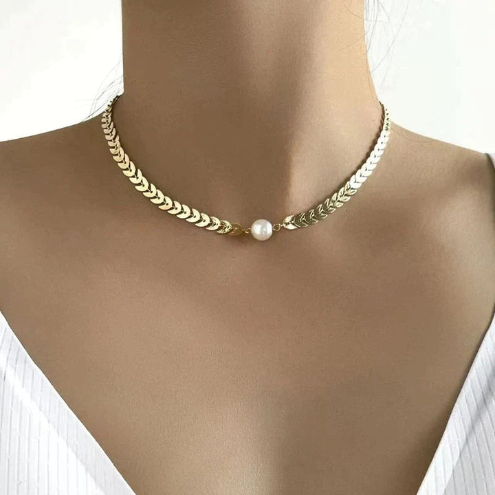 Greek Necklace with Pearl in Gold 0