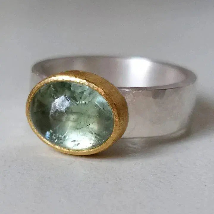 Green ring with rounded stone, Vintage 0