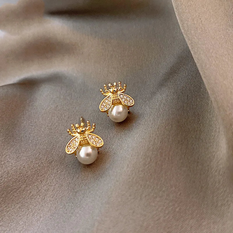 Honey Bee Pearl Stud Earrings – Elegant Gold-Tone Jewelry for Women 0