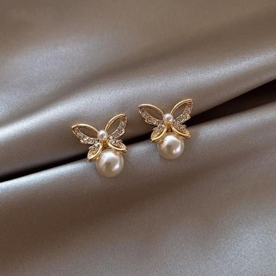 Vintage Butterfly Pearl Earrings 0