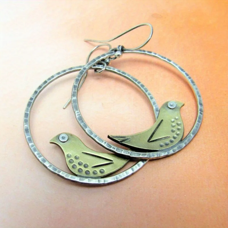 Vintage Hollow Green Bird Earrings 0